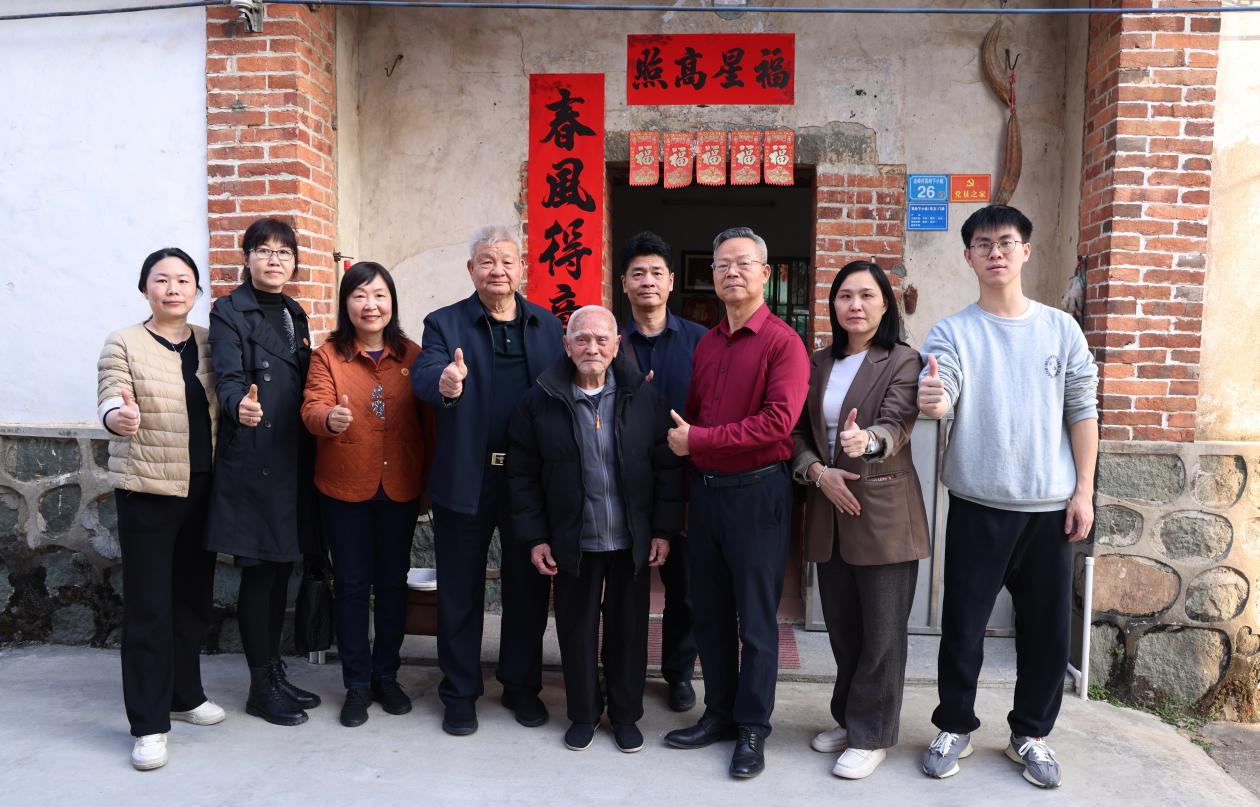 “迎新春，送溫暖”全國(guó)勞模、全國(guó)愛(ài)國(guó)擁軍模范、廣東省橋勝集團(tuán)有公司董事長(zhǎng)領(lǐng)隊(duì)慰問(wèn)小組一行慰問(wèn)老英雄、軍烈屬